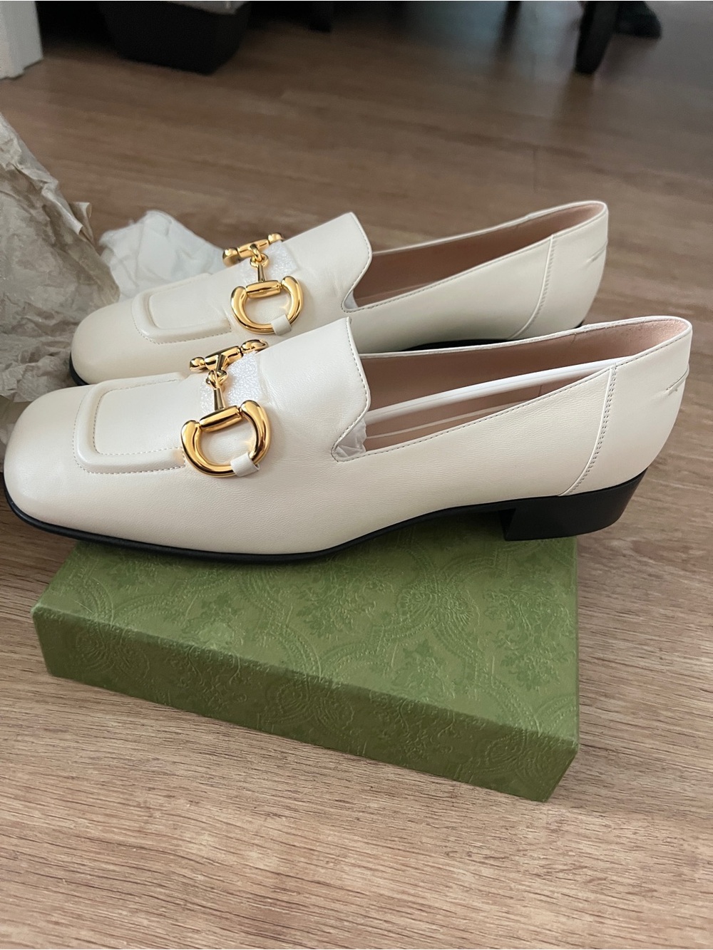 Gucci Cream Leather Horsebit Loafers with Gold Hardware - Picture 1 of 5
